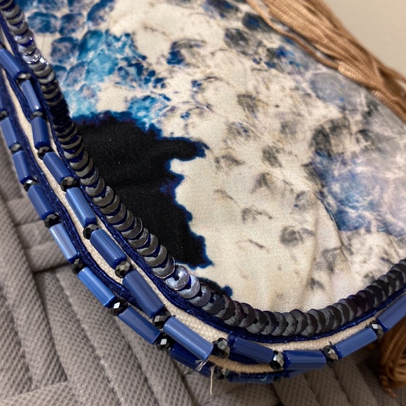 Elegant mixed print, beaded and sequin fringe clutch bag by Radalamal - Picture 3 of 6